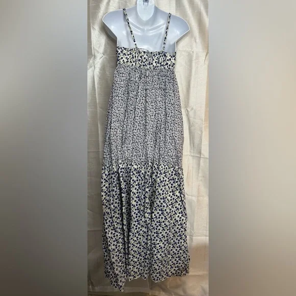 Floral tiered Maxi Dress in Blue and White - Picture 4 of 8